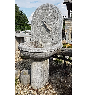 Fontana in pietra di Luserna
